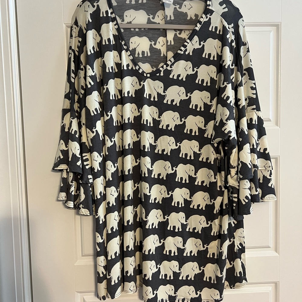 Elephant Print V-Neck Top - Black & Cream